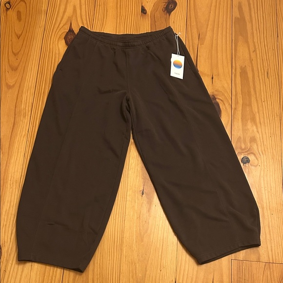 Vuori Sedona Barrel Cropped Women's Brown Track Pants - Picture 2 of 6